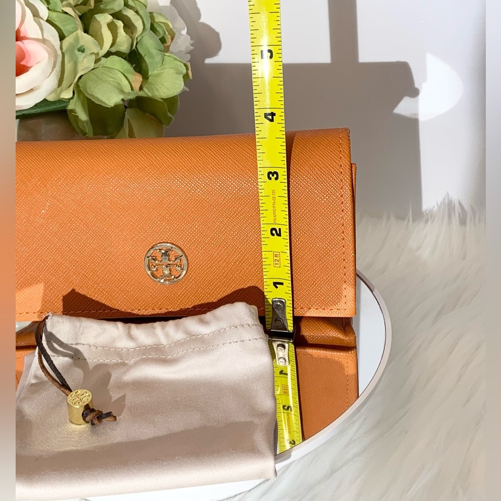 Tory Burch Eye/sunglass case with Dustbag & Tory Burch Charm - Picture 8 of 9